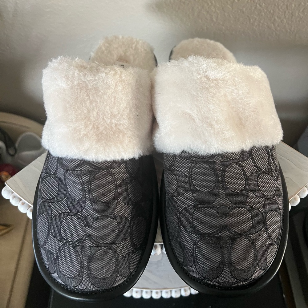 NWT- COACH Zena Slipper In Signature Jacquard- Size 7B